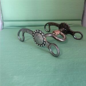 Metal Laid Back High Port Curb Bit 5 1/2 Width Concho Embellishment (Crockett)